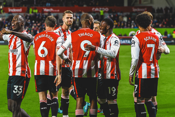 分析：令人印象深刻的前锋三人带领布伦特福德取得利物浦胜利