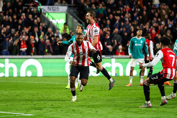 布伦特福德 3 利物浦 2：蜜蜂队在 Gtech 的令人窒息的比赛中击败英超卫冕冠军